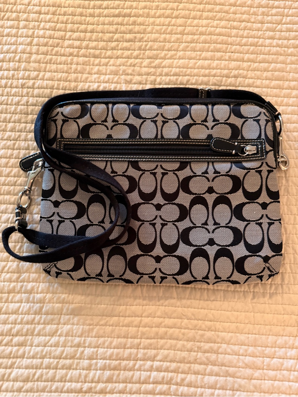 Coach Black and Cream Signature Tote/Ipad Sleeve with Logo Grommet - Picture 3 of 6